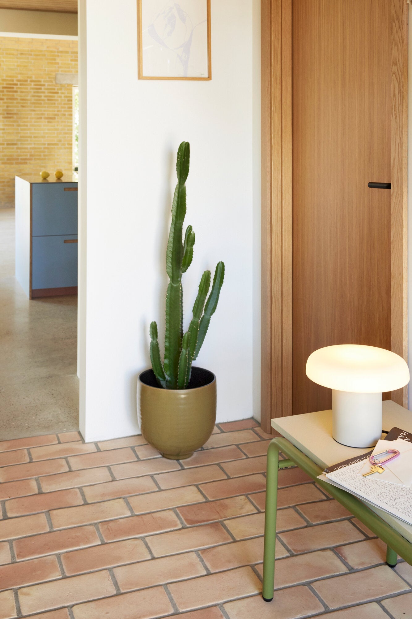 Ateliers bordlampe, sand/hvid - Ø25 cm